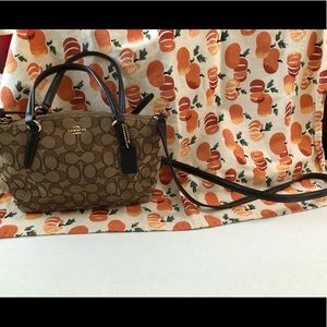 Nwot Coach Signature Jacquard crossbody